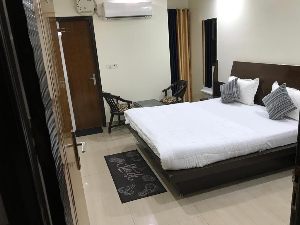 Adb Rooms Udhav Palace Yeni Delhi Dış mekan fotoğraf