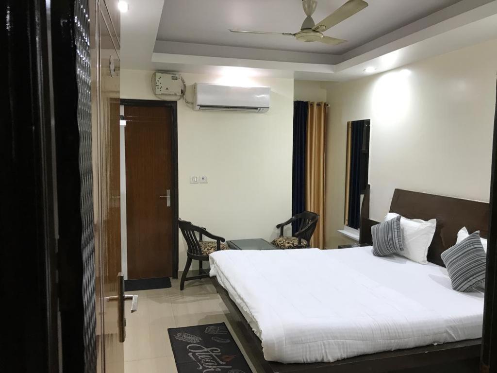 Adb Rooms Udhav Palace Yeni Delhi Dış mekan fotoğraf